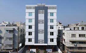 Hotel Avista - Unmarried Couples And Nri Not Allowed